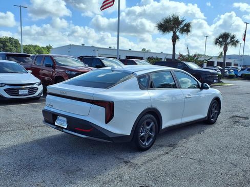 Used 2025 Kia K4 FWD image 2