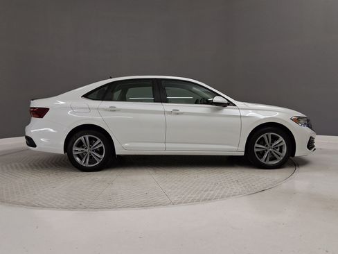 Used 2023 Volkswagen Jetta SE FWD image 5