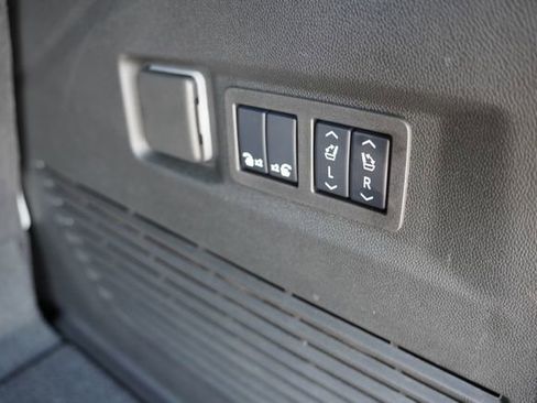 Used 2025 Chevrolet Tahoe Premier AWD/4WD image 26