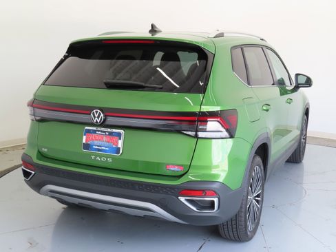 New 2025 Volkswagen Taos SE image 4