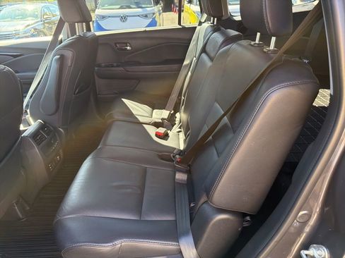 Used 2018 Honda Pilot Touring image 8