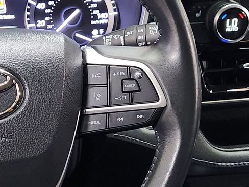 Used 2022 Toyota Highlander XLE FWD image 44