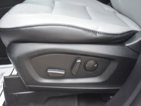 Used 2021 Ford Explorer XLT w/ Equipment Group 202A RWD image 13