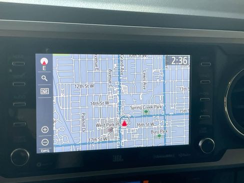 Used 2022 Toyota Tacoma Limited image 18