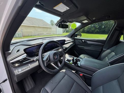 Used 2025 Buick Enclave Sport Touring w/ Power Package FWD image 15