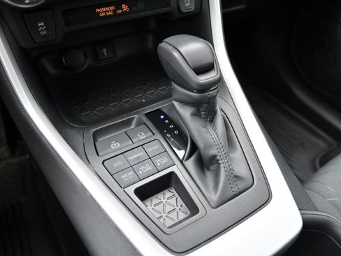 Used 2022 Toyota RAV4 XLE AWD/4WD image 26