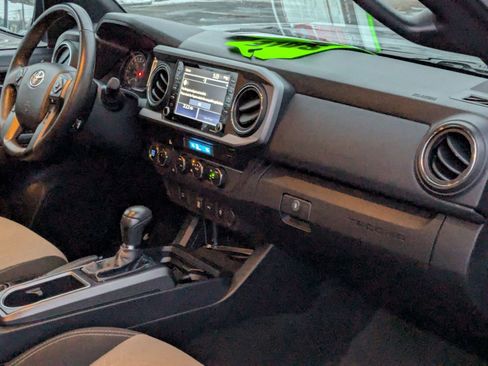 Used 2021 Toyota Tacoma TRD Sport image 21