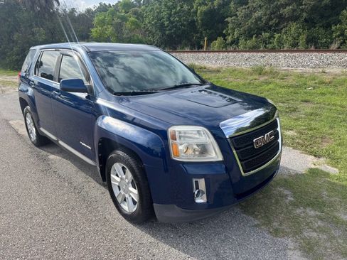 Used 2010 GMC Terrain SLE FWD image 2