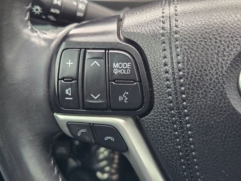 Used 2019 Toyota Highlander XLE image 28