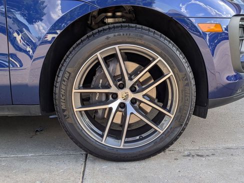 Certified 2025 Porsche Macan AWD/4WD image 29