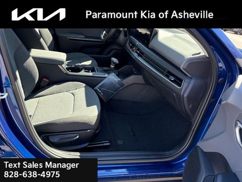 New 2025 Kia K4 LXS image 16