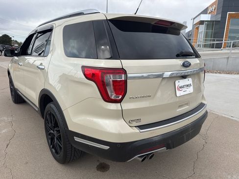 Used 2018 Ford Explorer Platinum AWD/4WD image 3