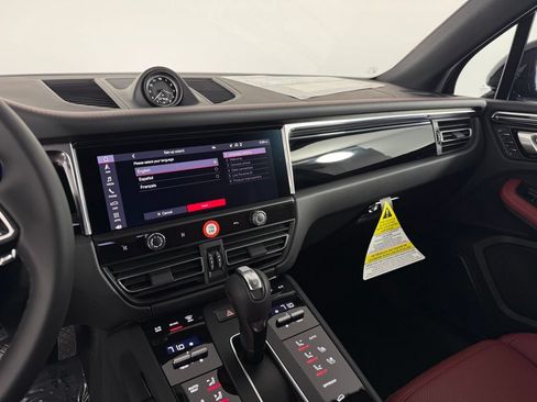 Certified 2026 Porsche Macan AWD/4WD image 28