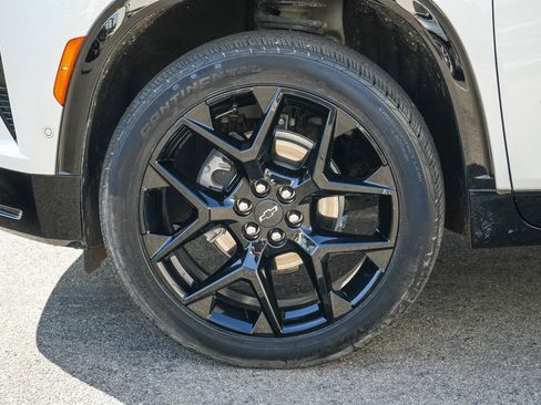 Used 2024 Chevrolet Traverse RS FWD image 11