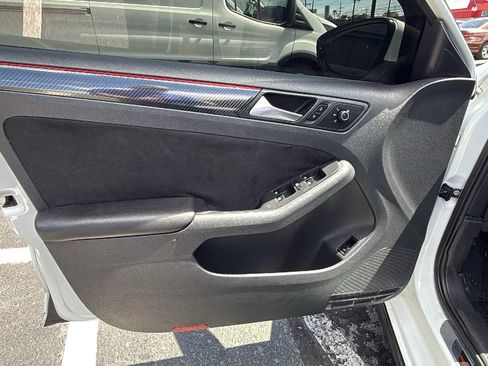 Used 2018 Volkswagen Jetta GLI FWD image 9