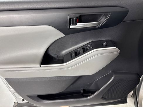 Used 2023 Toyota Highlander XLE image 14