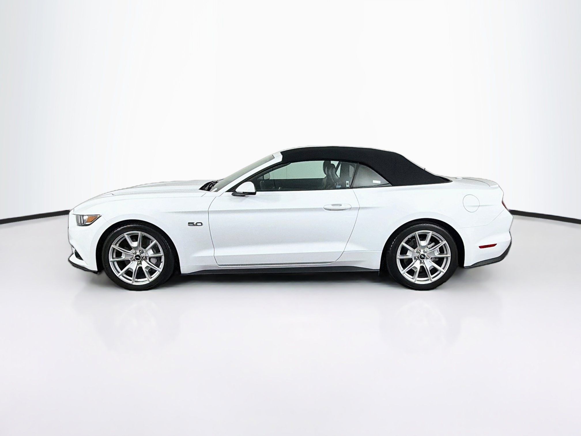 Used 2015 Ford Mustang GT Premium w/ Equipment Group 401A RWD image 4