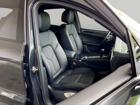Used 2022 Porsche Macan AWD/4WD image 9