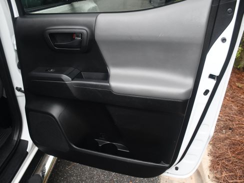 Used 2021 Toyota Tacoma SR AWD/4WD image 18
