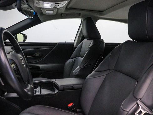 Used 2025 Lexus ES 300h w/ Premium Package FWD image 18