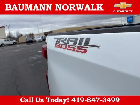 Used 2025 Chevrolet Silverado 1500 Custom Trail Boss w/ Turbomax Blackout Package AWD/4WD image 22
