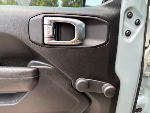 Used 2024 Jeep Wrangler Unlimited Sport AWD/4WD image 12