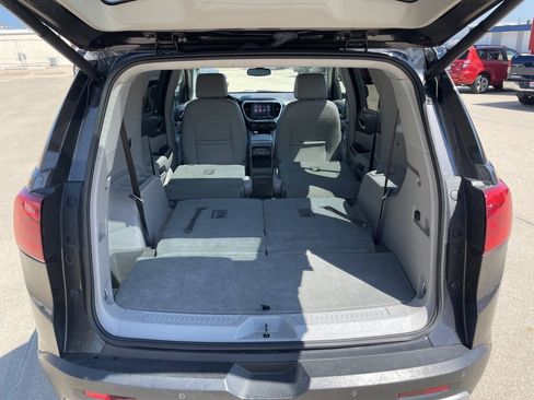 Used 2018 GMC Acadia SLT w/ LPO, Floor Liner Package AWD/4WD image 28