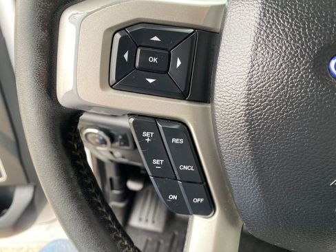 Used 2019 Ford F250 Lariat w/ Chrome Package image 43