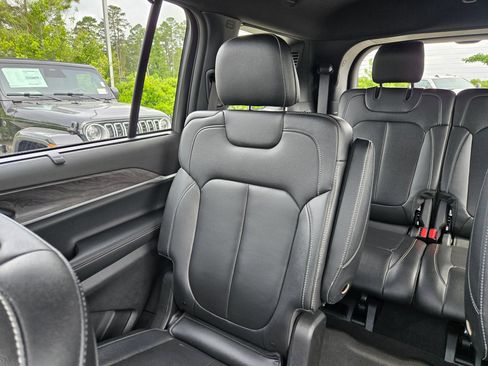 Used 2024 Jeep Grand Cherokee L Limited w/ Luxury Tech Group II AWD/4WD image 12