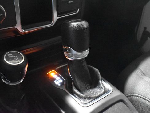 Used 2019 Jeep Wrangler Unlimited Sport AWD/4WD image 17