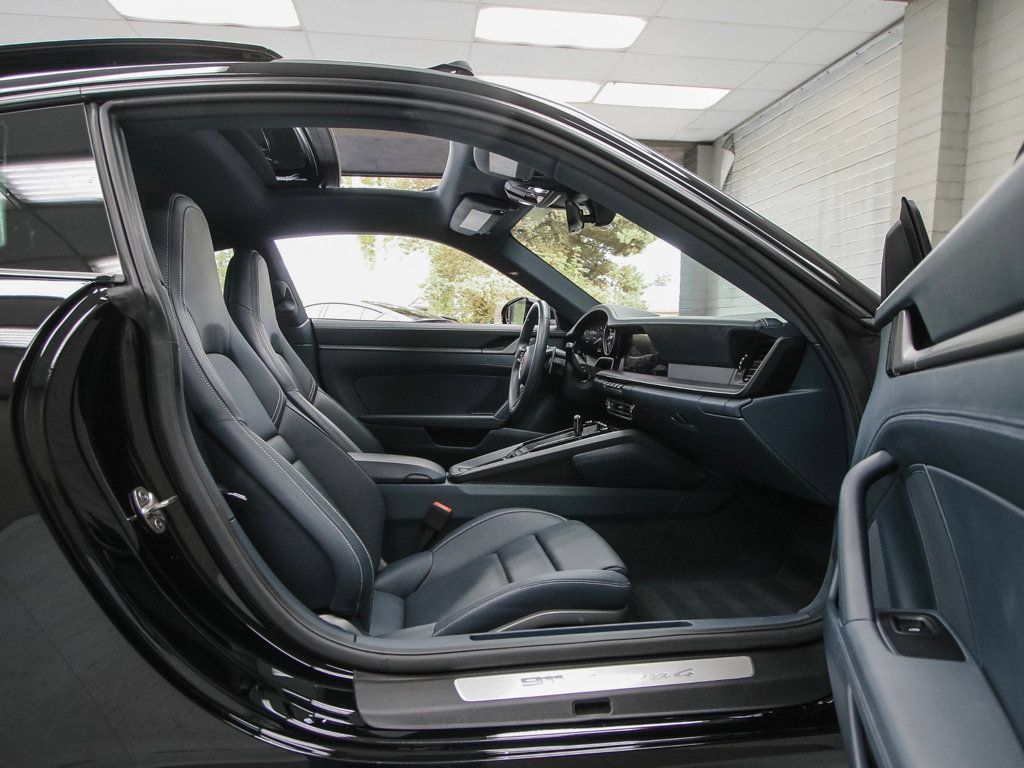 Used 2022 Porsche 911 Carrera 4 AWD/4WD image 21