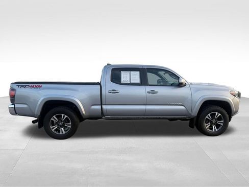 Used 2019 Toyota Tacoma TRD Sport w/ TRD Premium Sport Package AWD/4WD image 28