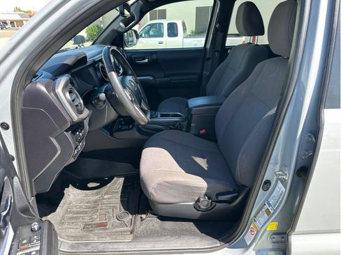 Used 2018 Toyota Tacoma TRD Off-Road w/ Technology Package image 17