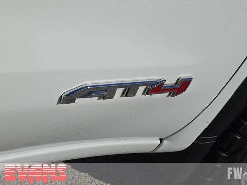 Used 2021 GMC Sierra 1500 AT4 w/ AT4 Value Package AWD/4WD image 4