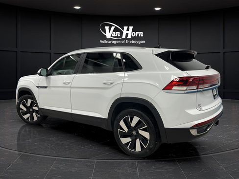 Used 2024 Volkswagen Atlas Cross Sport SE image 5