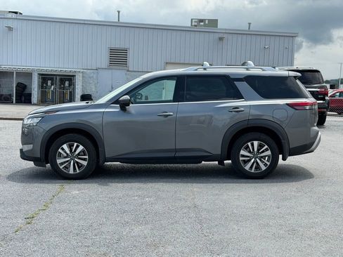 Used 2023 Nissan Pathfinder SL w/ Black Appearance Package FWD image 8