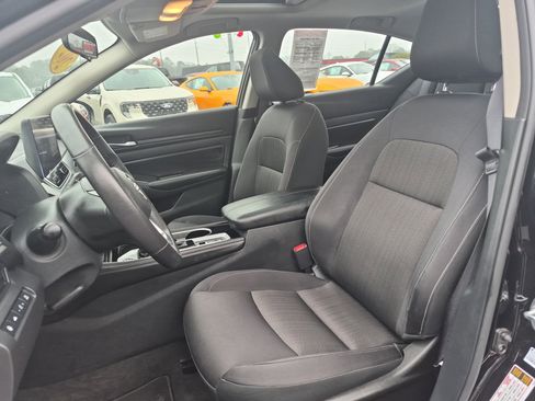 Used 2024 Nissan Altima 2.5 SV w/ SV Premium Package image 12