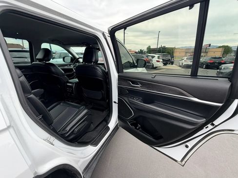 Used 2021 Jeep Grand Cherokee L Limited w/ Luxury Tech Group II AWD/4WD image 23