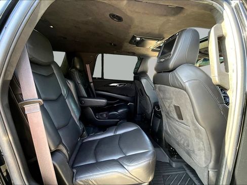 Used 2017 Cadillac Escalade Platinum AWD/4WD image 26