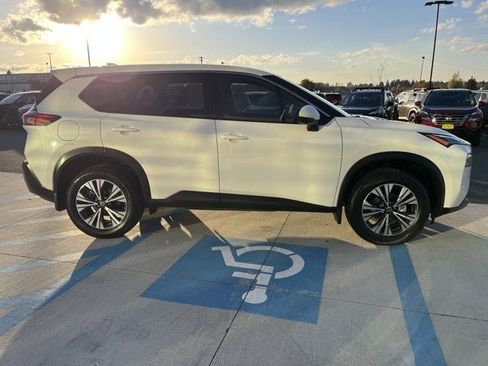 Used 2021 Nissan Rogue SV image 5