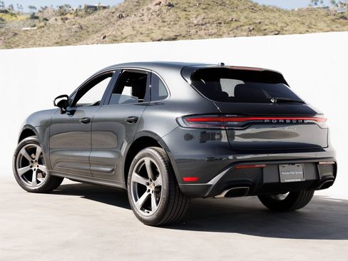 Certified 2025 Porsche Macan image 3