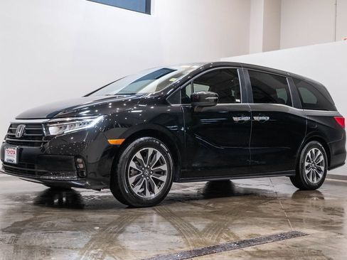 Used 2024 Honda Odyssey EX-L image 3