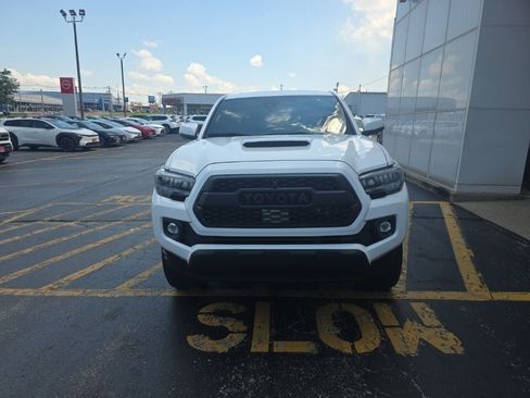 Used 2021 Toyota Tacoma TRD Sport w/ TRD Premium Sport Package AWD/4WD image 10