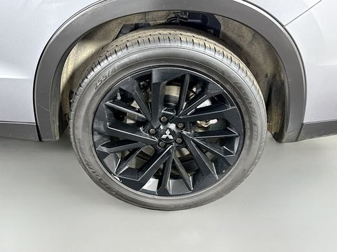 Used 2023 Mitsubishi Outlander SE image 37