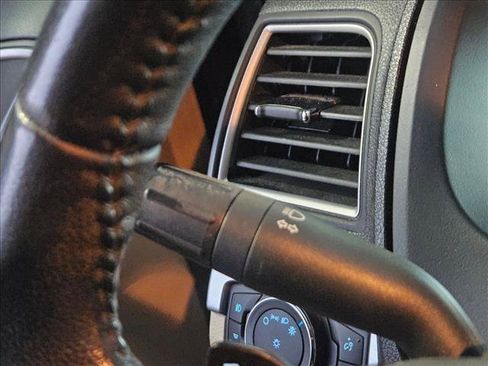 Used 2017 Ford Explorer XLT w/ Equipment Group 202A FWD image 21