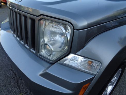 Used 2012 Jeep Liberty Sport image 10
