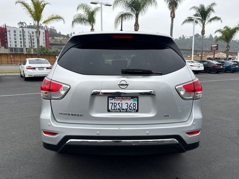 Used 2015 Nissan Pathfinder SL FWD image 8