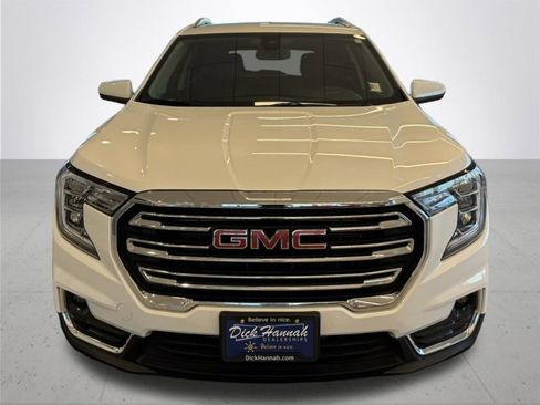 Used 2024 GMC Terrain SLT image 3