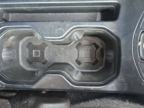Used 2018 Jeep Renegade Latitude FWD image 28