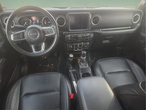 Used 2022 Jeep Wrangler Unlimited Sahara image 16